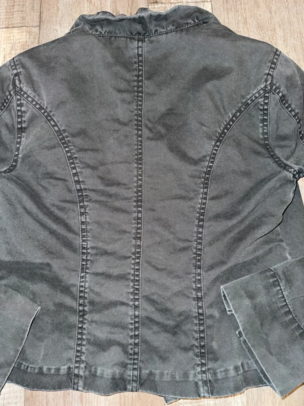 FREE PEOPLE  Black Ruffled Trim Jean Jacket-size M - Picture 7 of 11